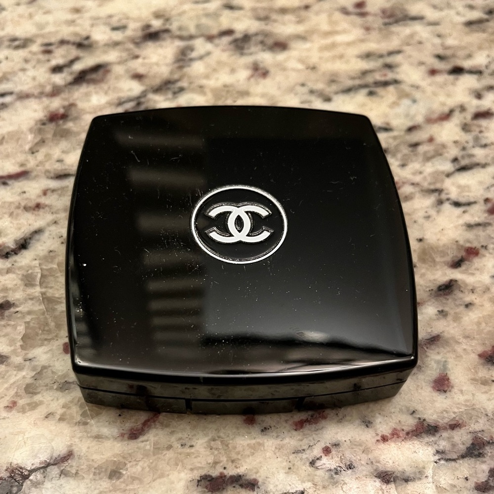 CHANEL Eyeshadow quatre ombré compact mirror